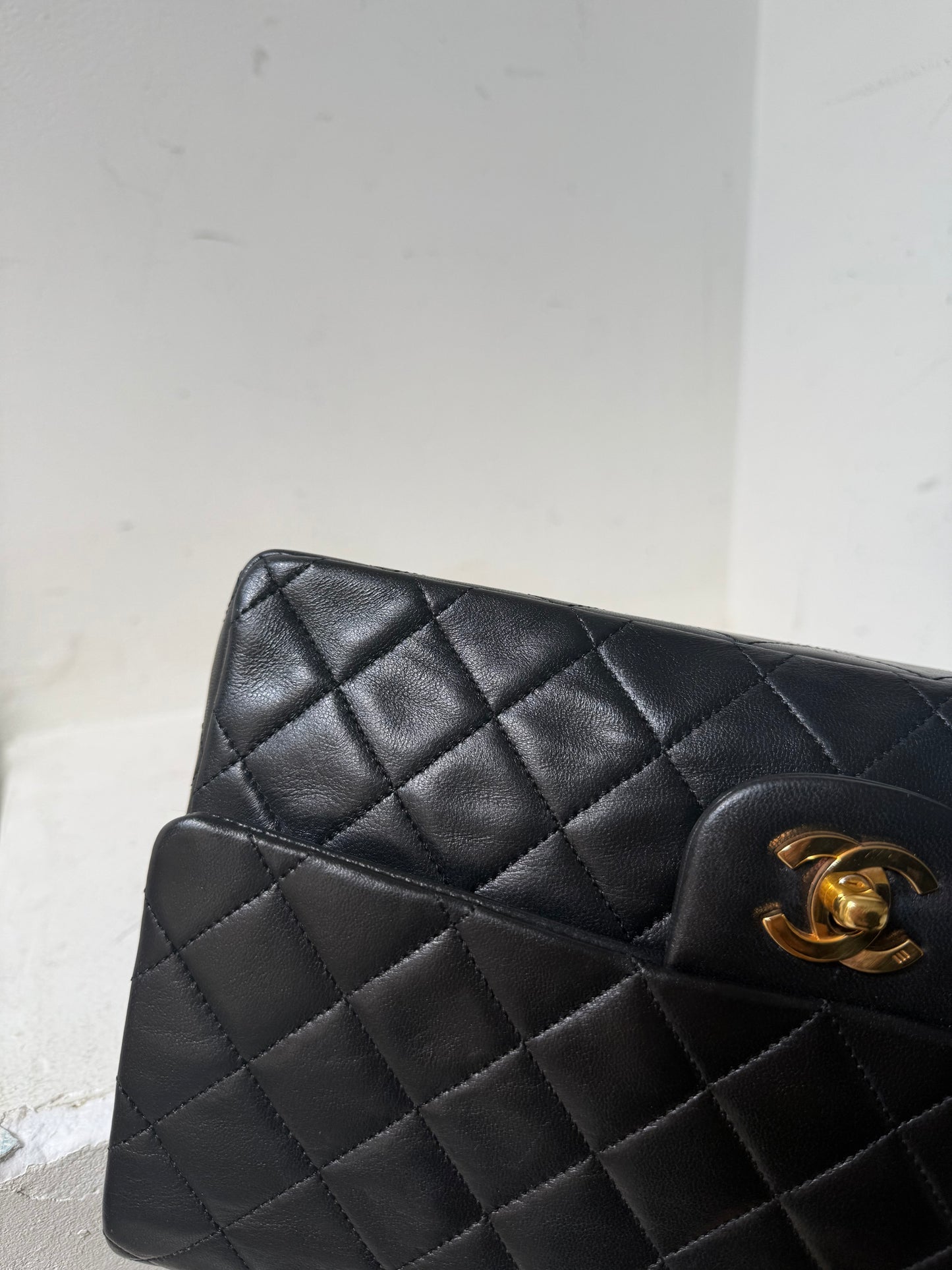 Chanel vintage medium black flapbag 1 serie (1989-1991)