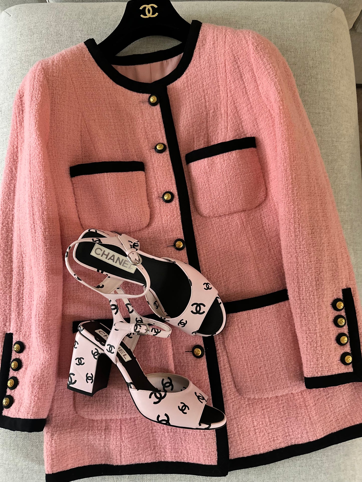 Chanel pink ‘90 vintage tweed jacket