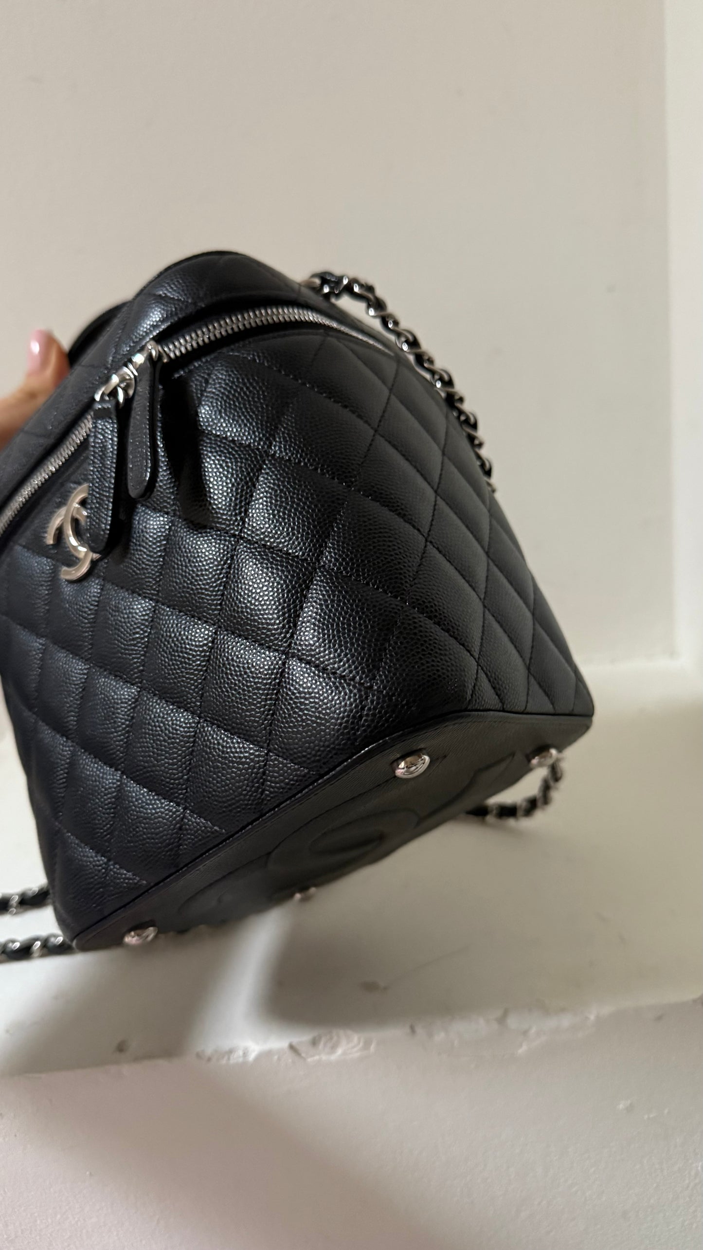 Chanel vanity case bag caviar with chip