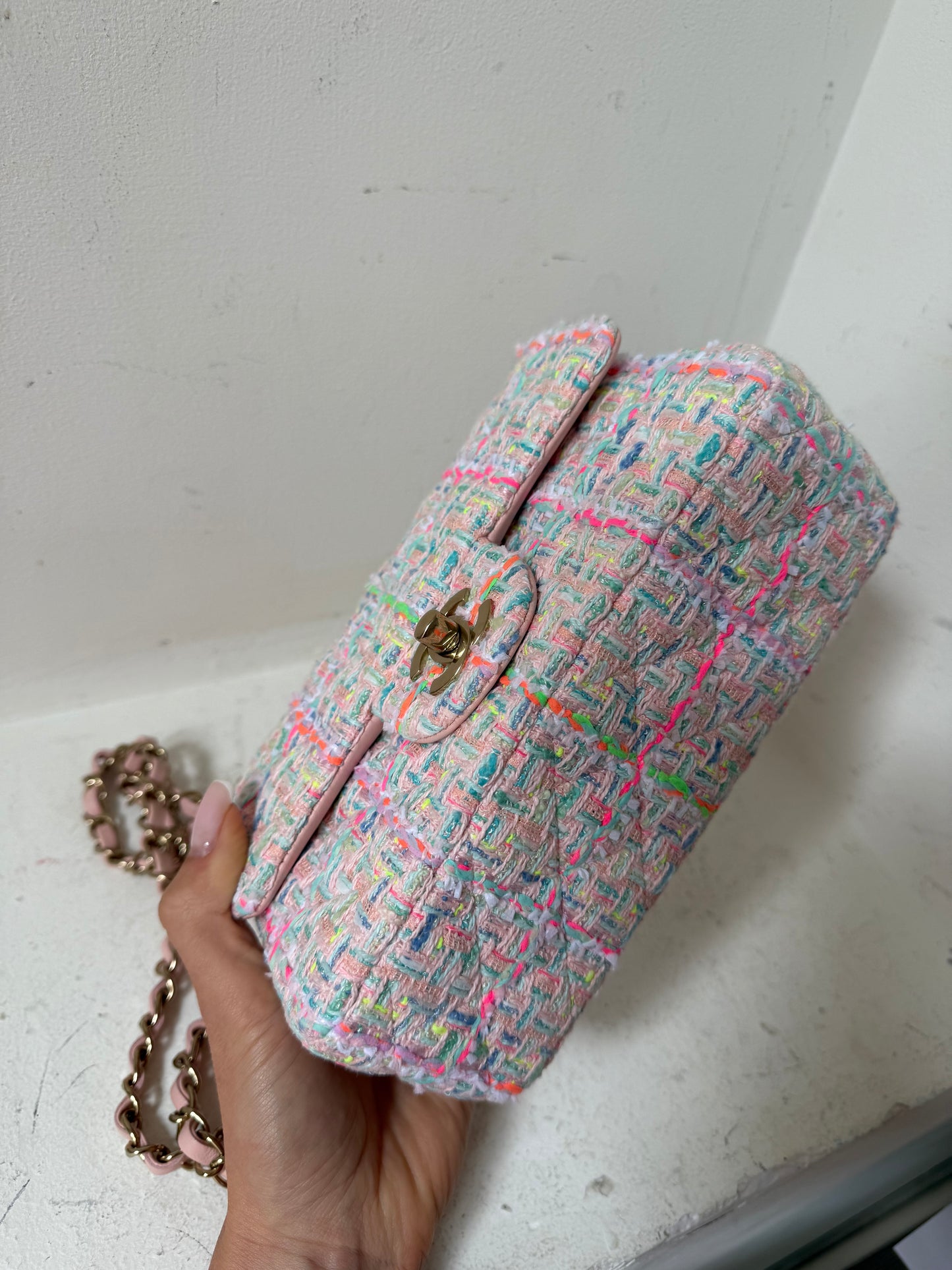Chanel mini flapbag in tweed 2024