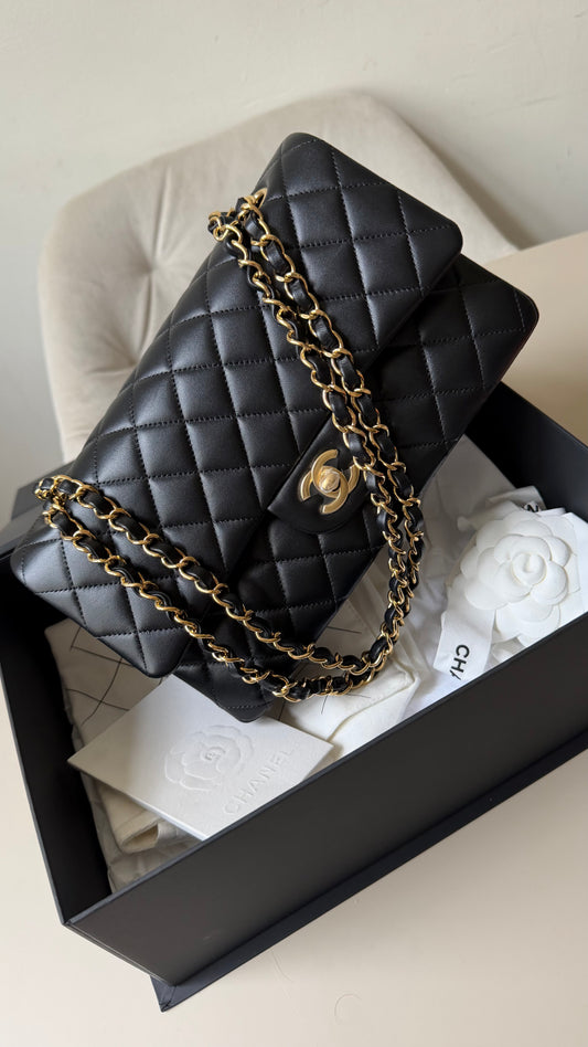 Chanel medium lambskin classic flapbag 2023 full set with invoice from Paris