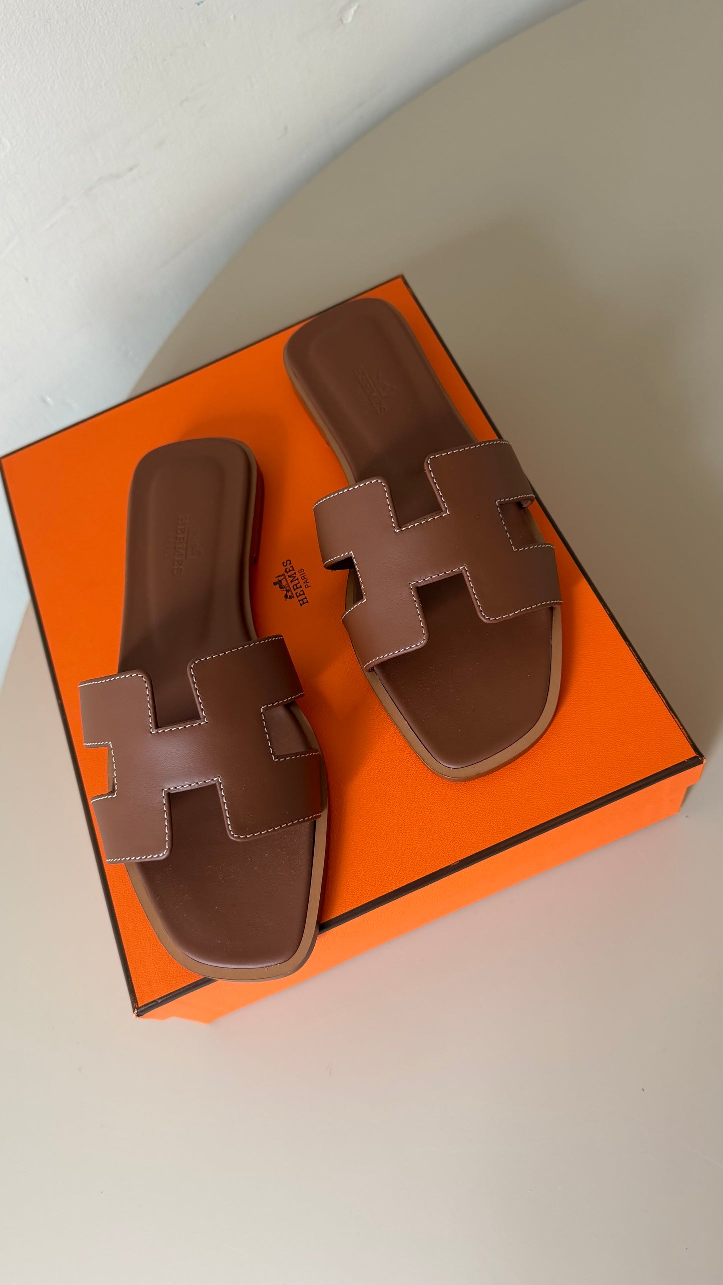 Oran slipper gold color size 37
