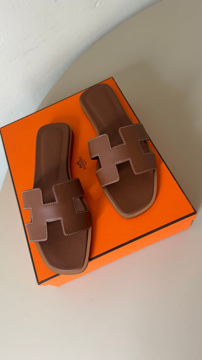Oran slipper gold color size 37
