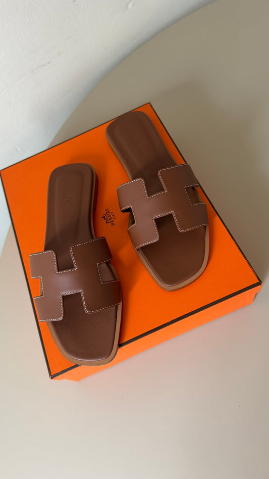 Oran slipper gold color size 37