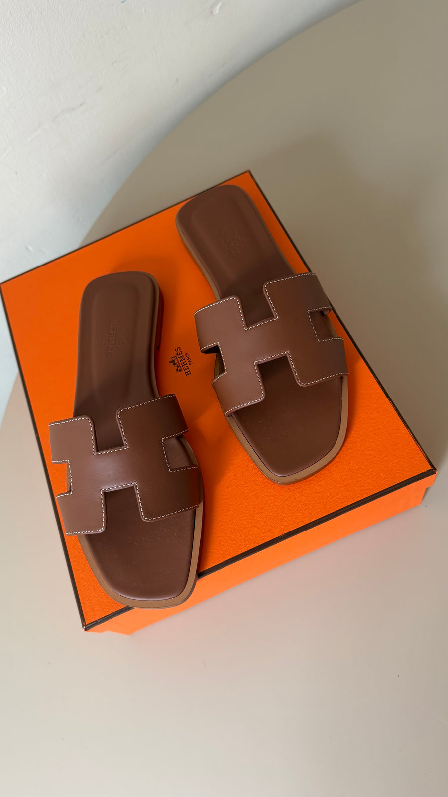 Oran slipper gold color size 37