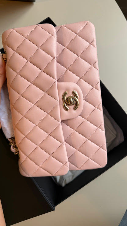Small lambskin classic flap Chanel in baby pink with chip