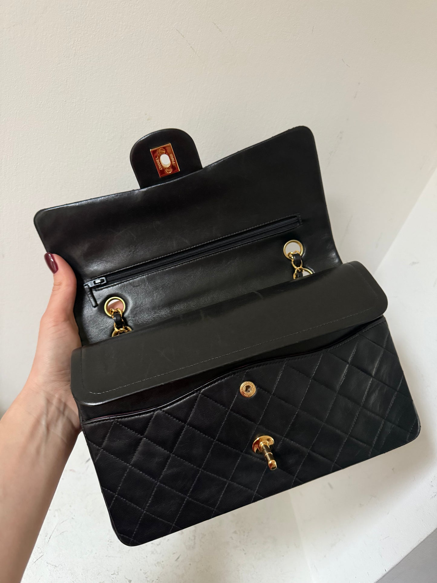 Chanel medium flapbag black 4 series
