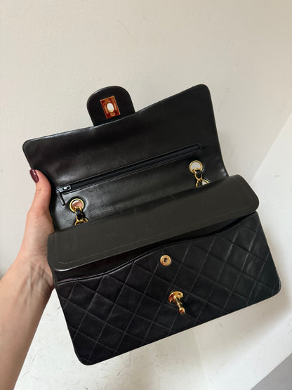 Chanel medium flapbag black 4 series