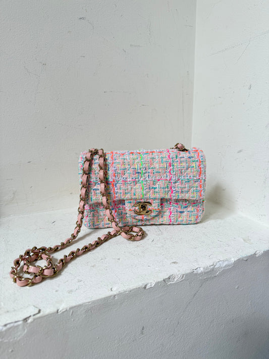 Chanel mini flapbag in tweed 2024