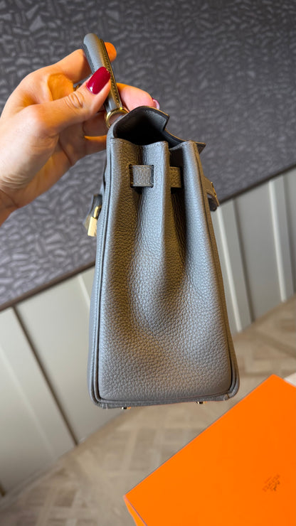 Kelly 25 gris Meyer Togo leather stamp B