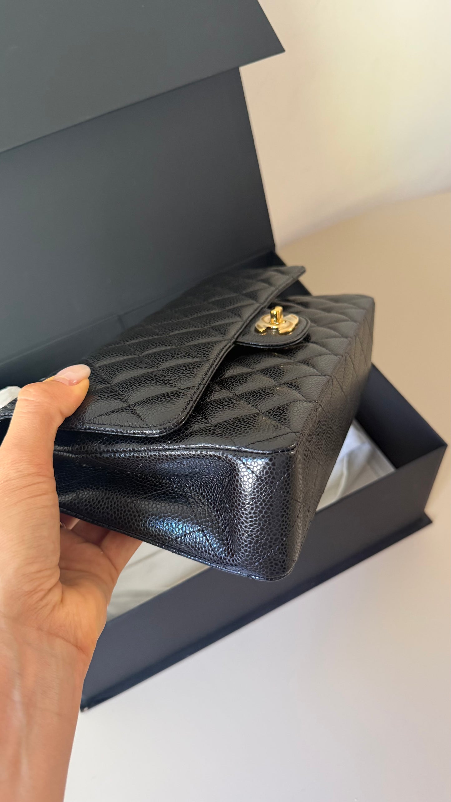 Chanel medium caviar classic flapbag with chip - new