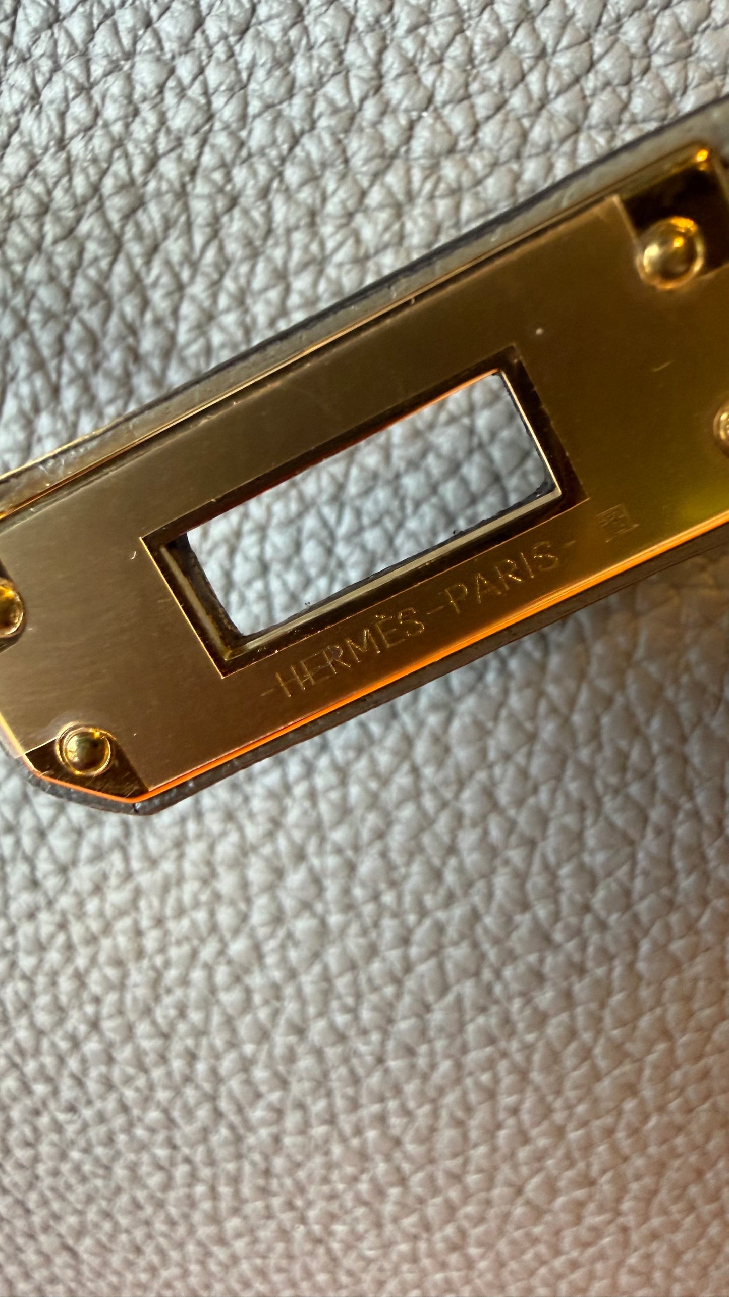 Kelly 25 gris Meyer Togo leather stamp B