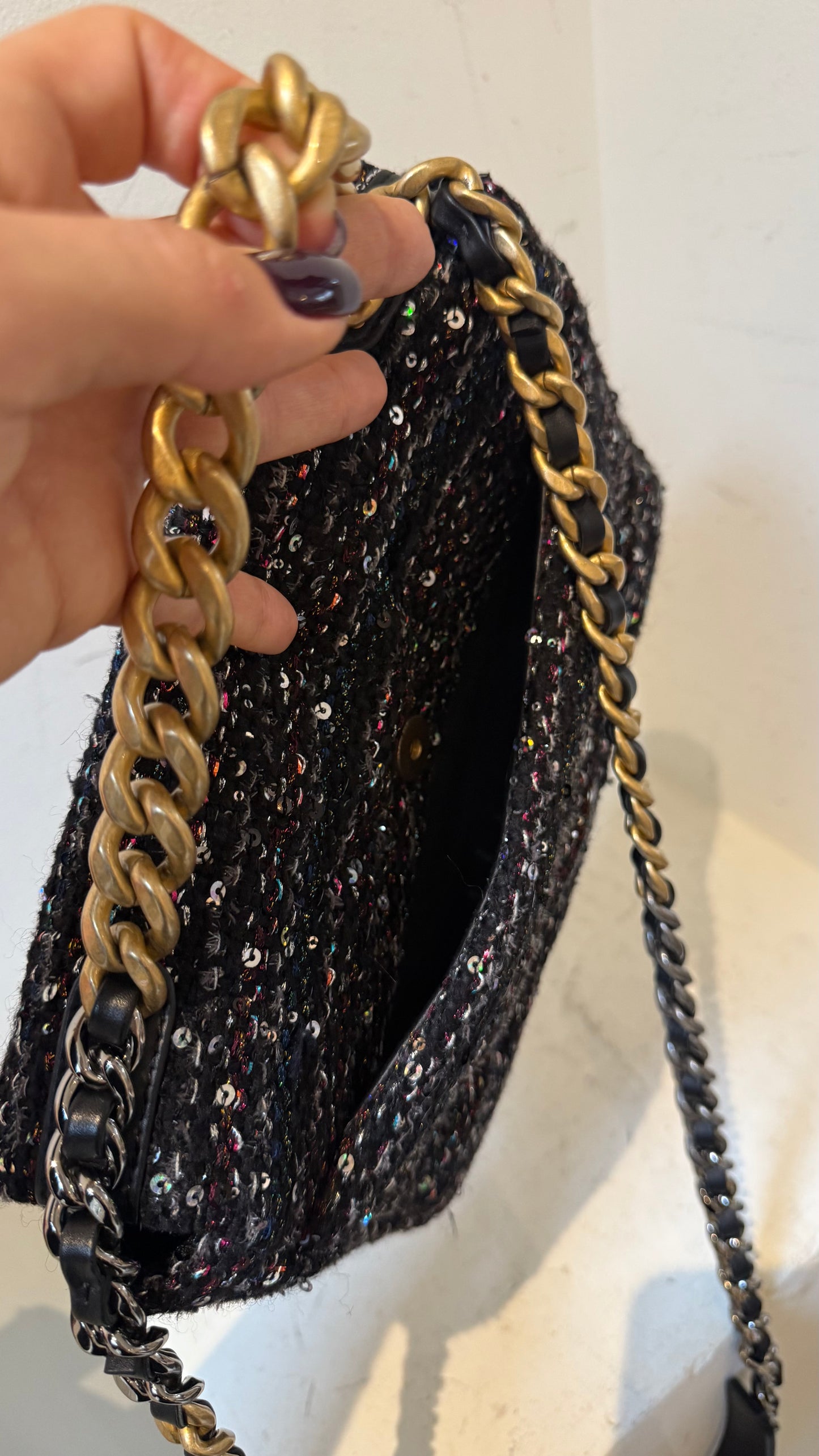 Chanel 19 small tweed 30 series