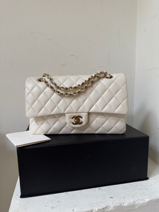 Chanel medium caviar flapbag 2023