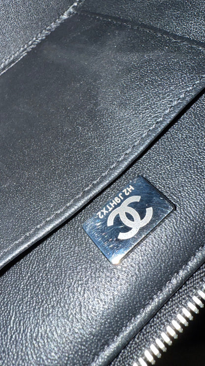 Chanel vanity case bag caviar with chip