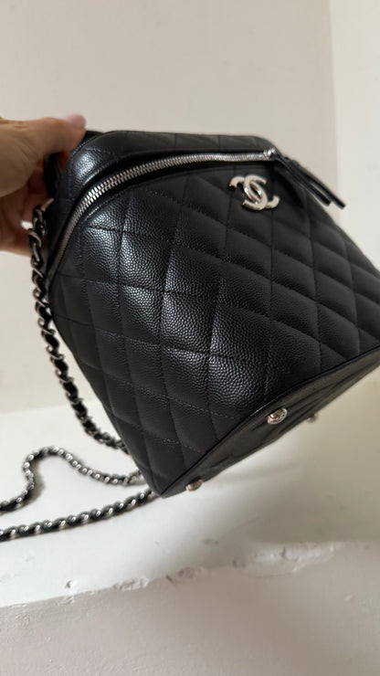 Chanel vanity case bag caviar with chip