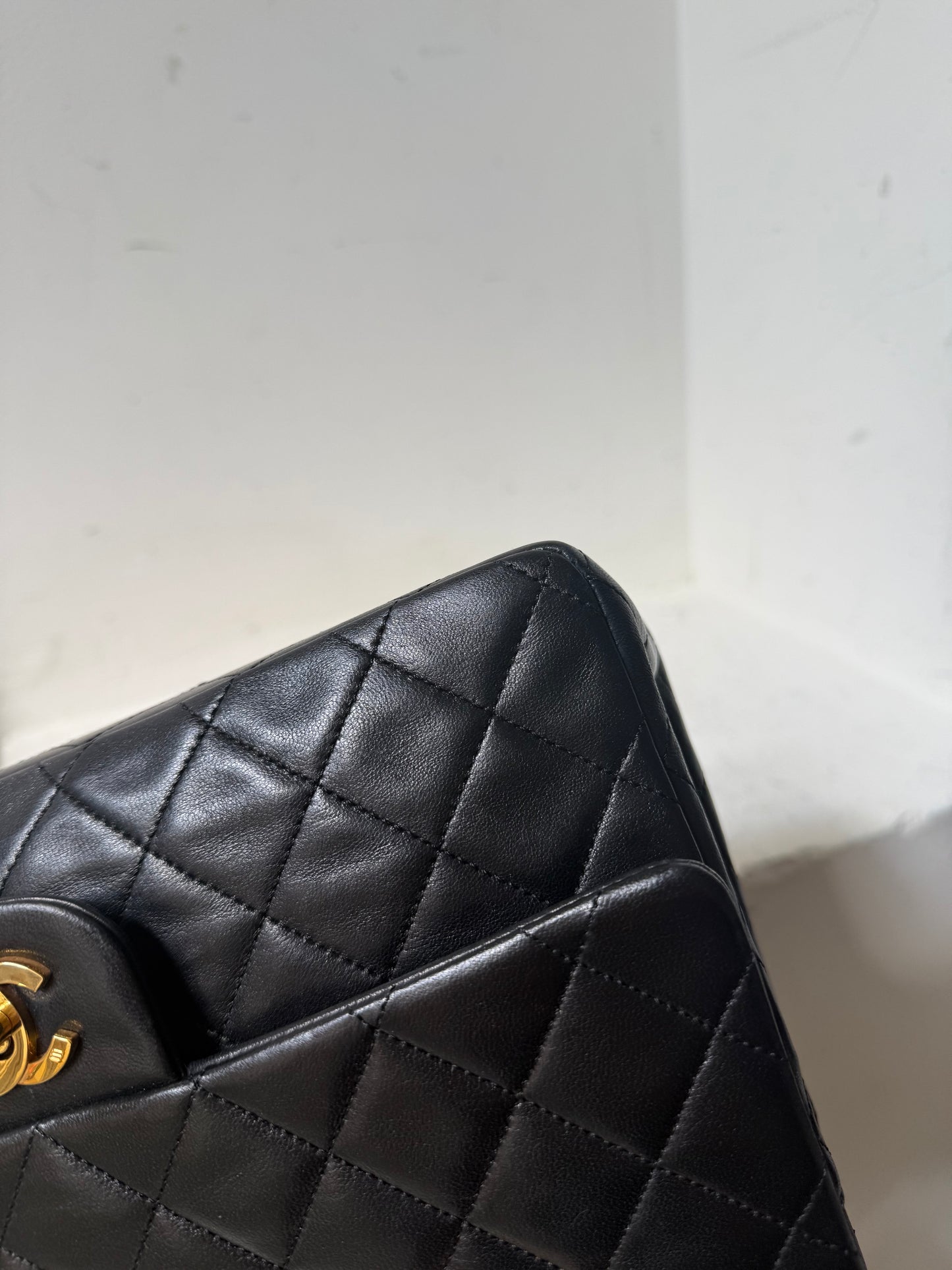 Chanel vintage medium black flapbag 1 serie (1989-1991)
