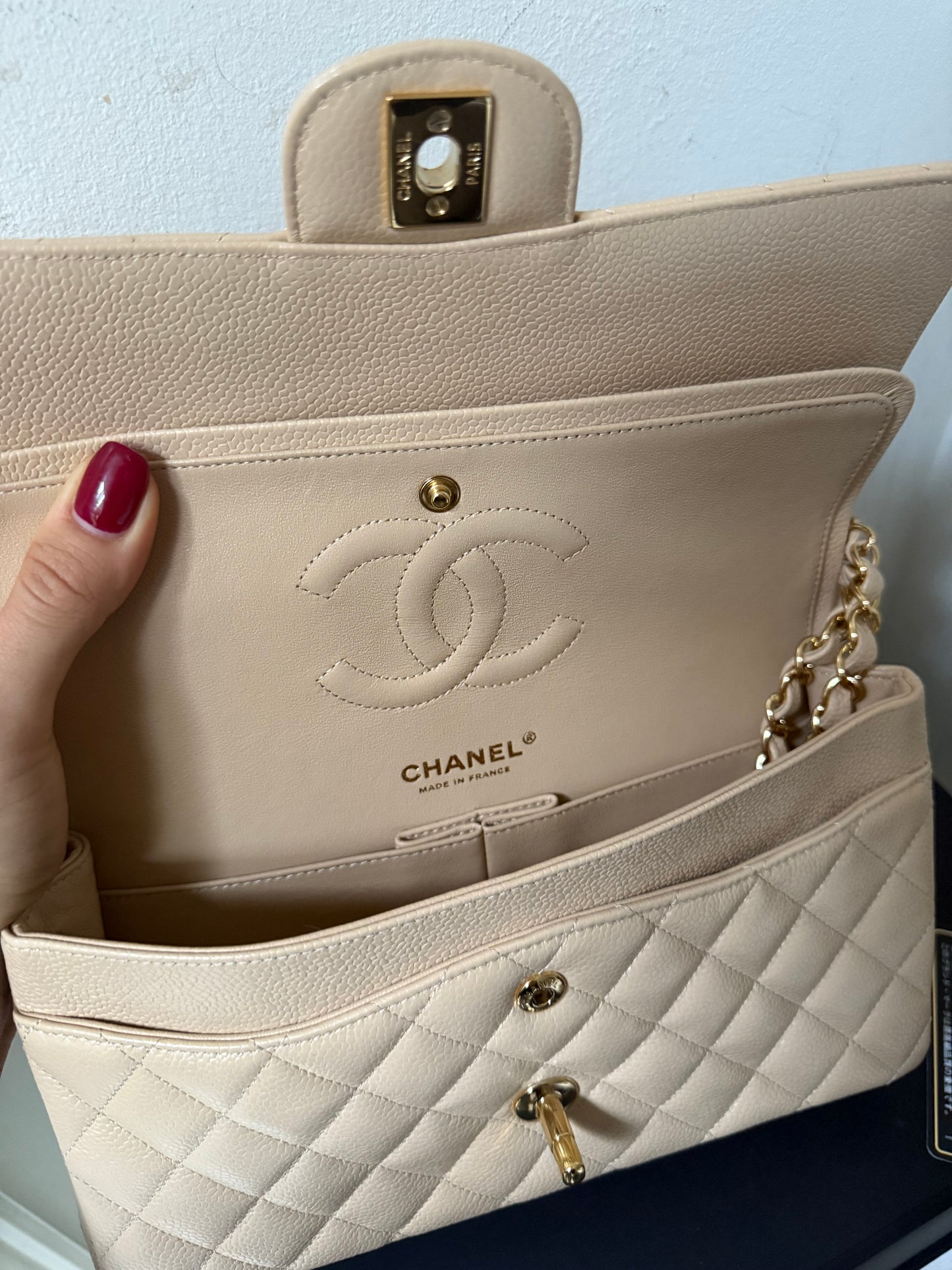 Chanel medium beige caviar flapbag 20 series