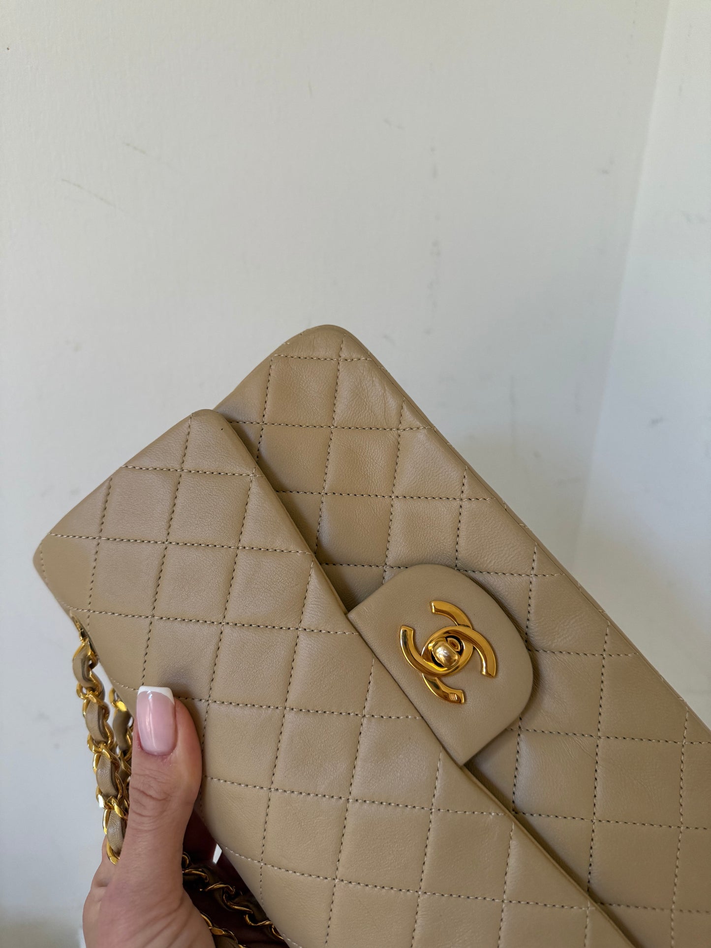 Chanel small beige lambskin flap 1-serie (1989-1991)