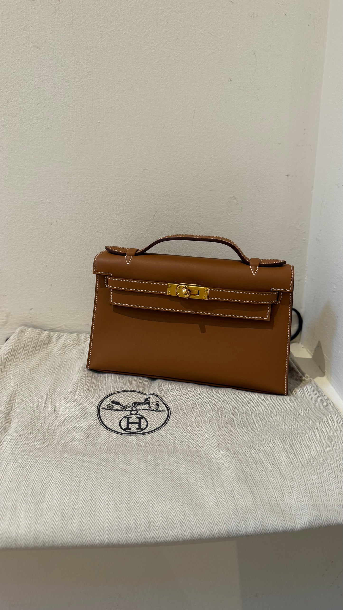 Hermes kelly pochette gold Swift W stamp