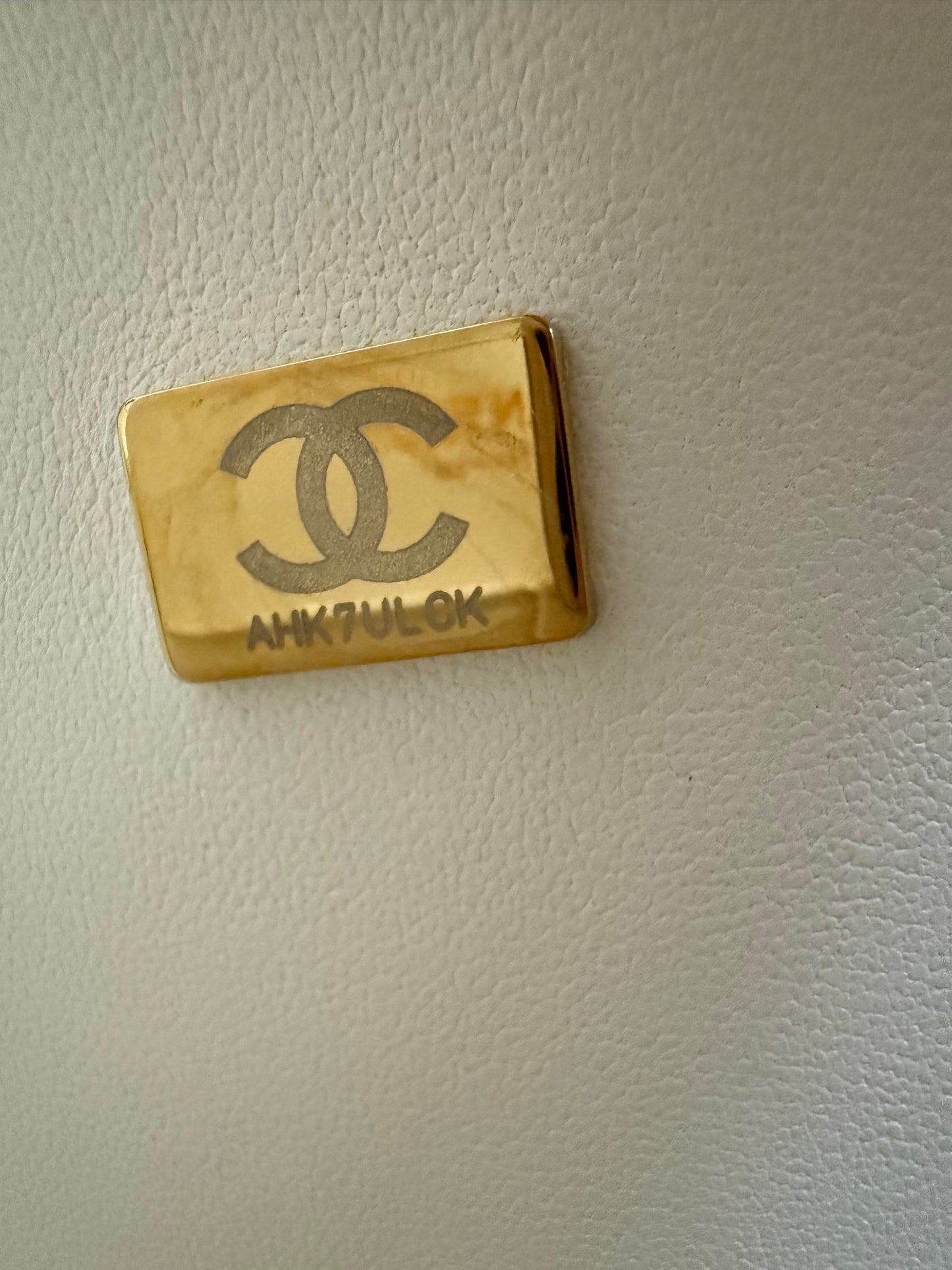 Chanel medium caviar flapbag 2023