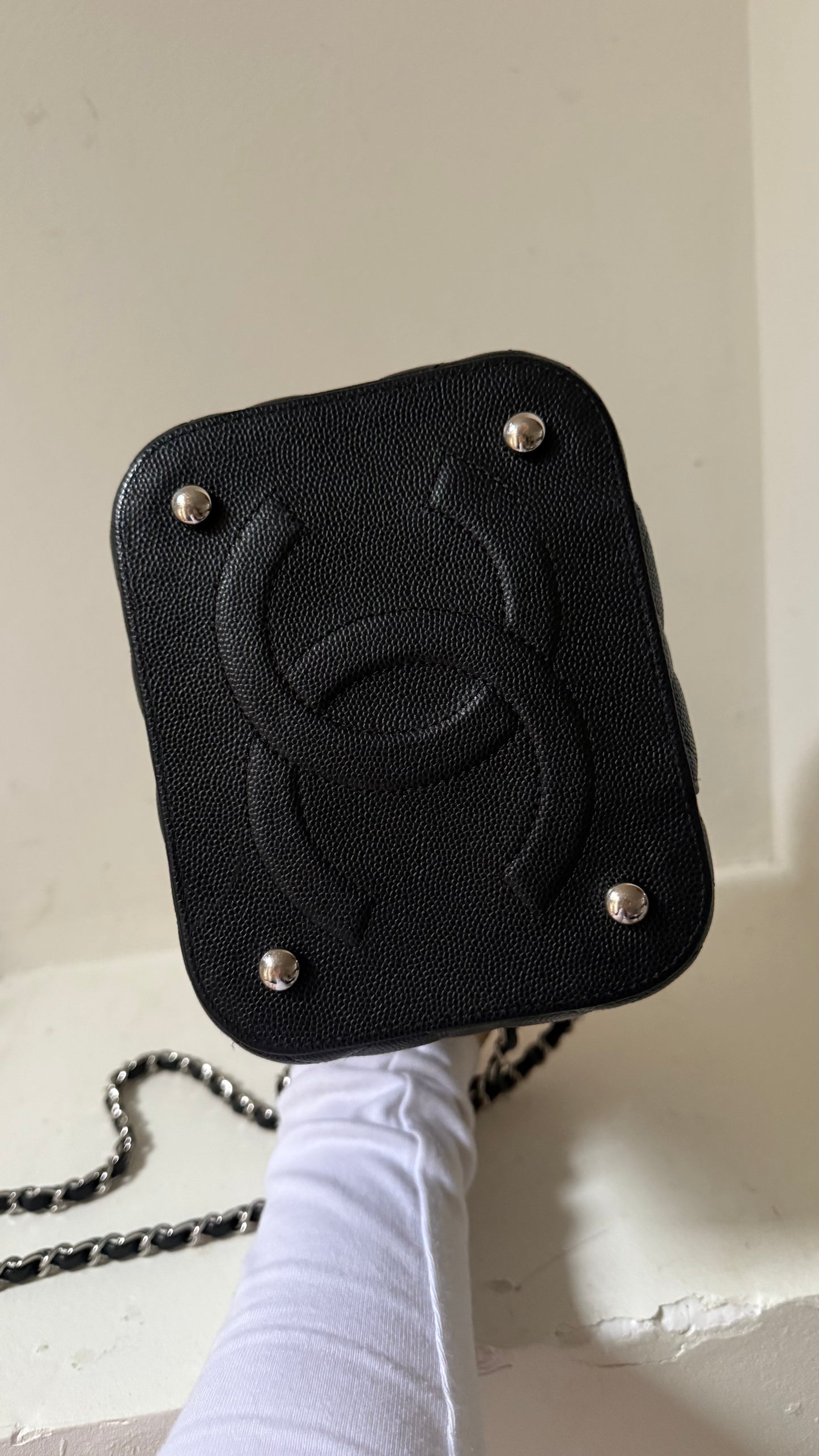 Chanel vanity case bag caviar with chip