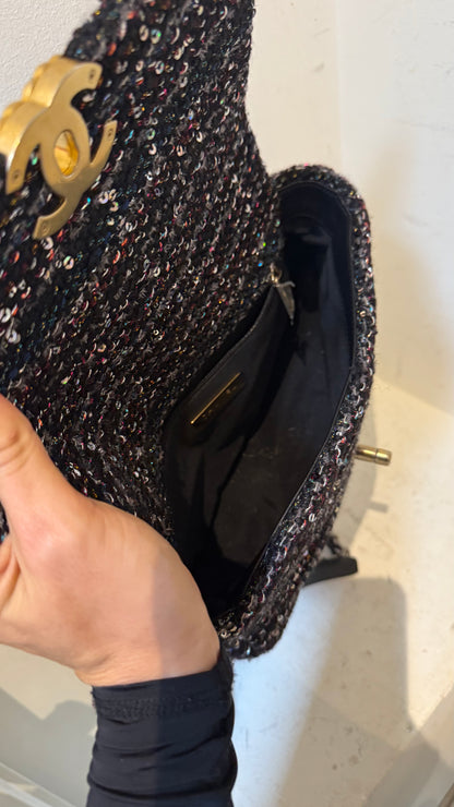 Chanel 19 small tweed 30 series