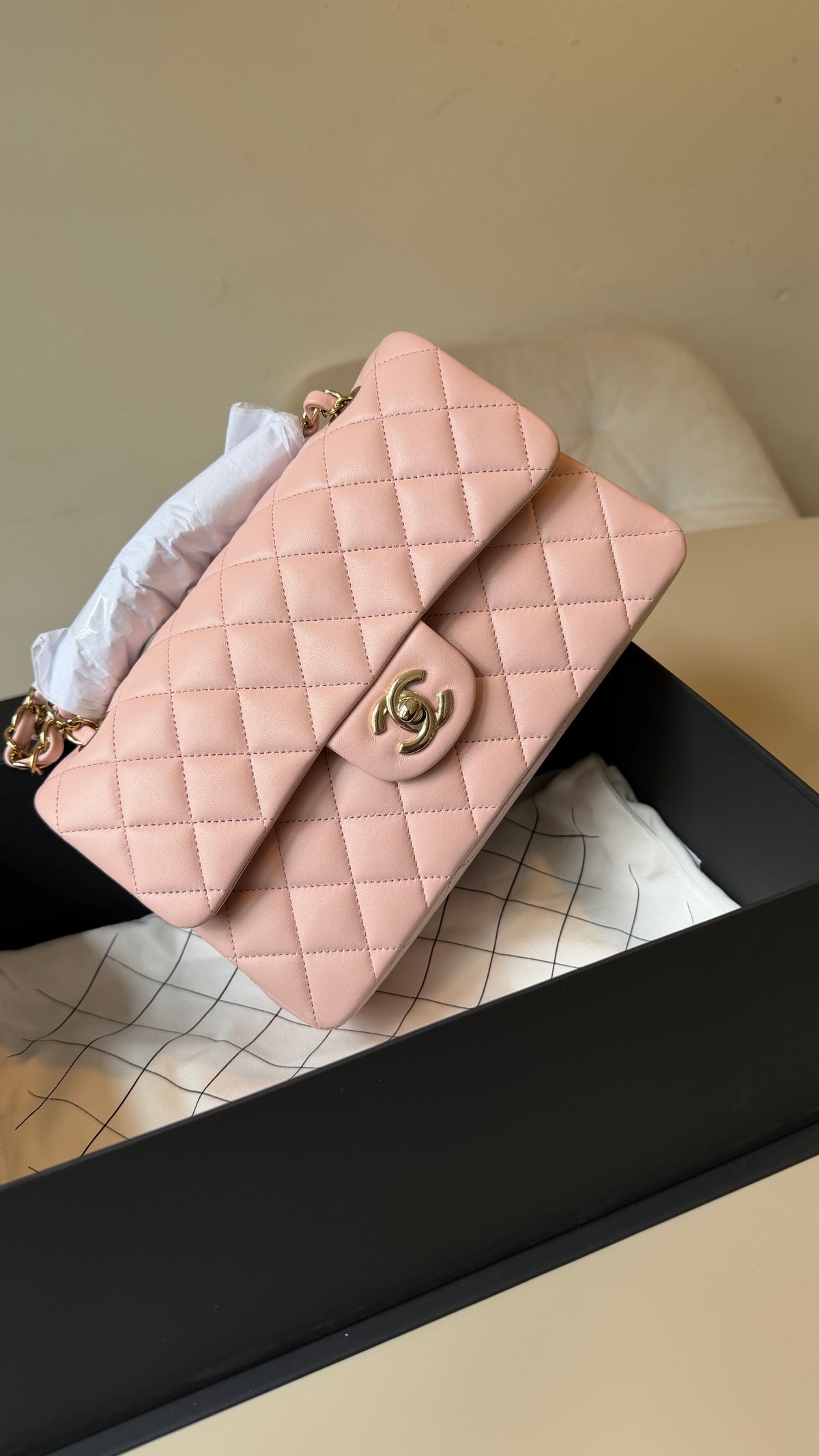 Small lambskin classic flap Chanel in baby pink with chip
