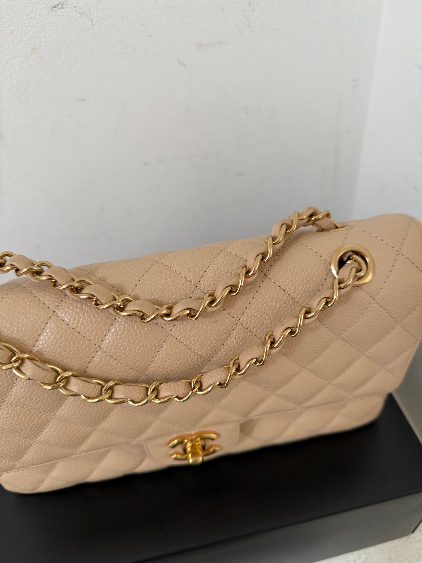 Chanel beige classic flap medium in caviar leather 14-series