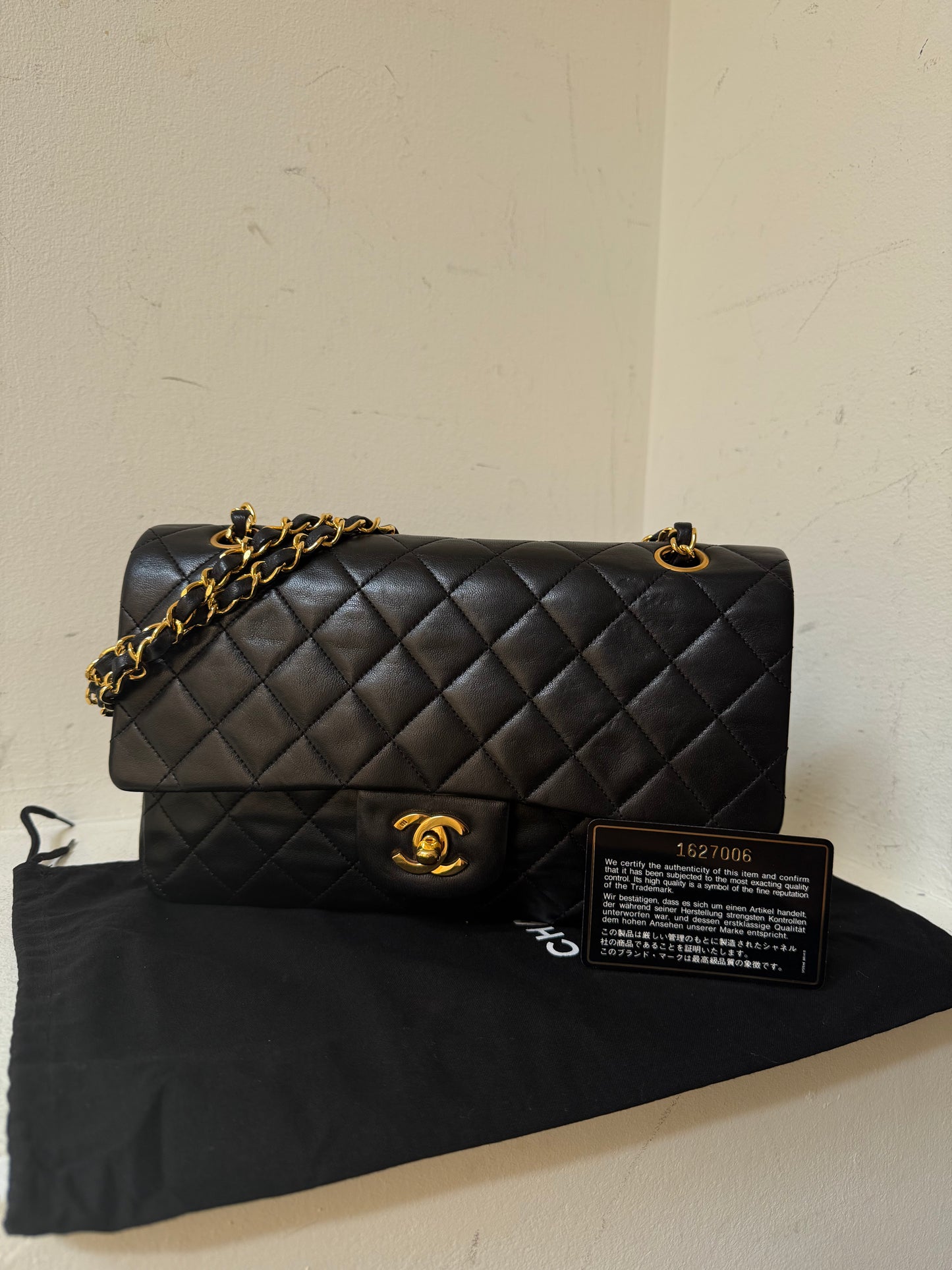 Chanel vintage medium black flapbag 1 serie (1989-1991)